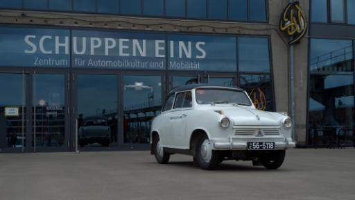 LLOYD LP 600 vor dem Schuppen Eins - Shot by Niilo Jacobs