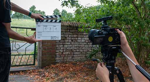 Vor und hinter der Kamera aktiv sein